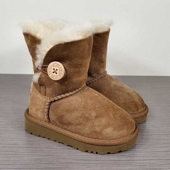 UGG Bailey Button II Kids Boot, Tan Suede, Toddlers Size 6 US / 22.5 - Picture 1 of 13